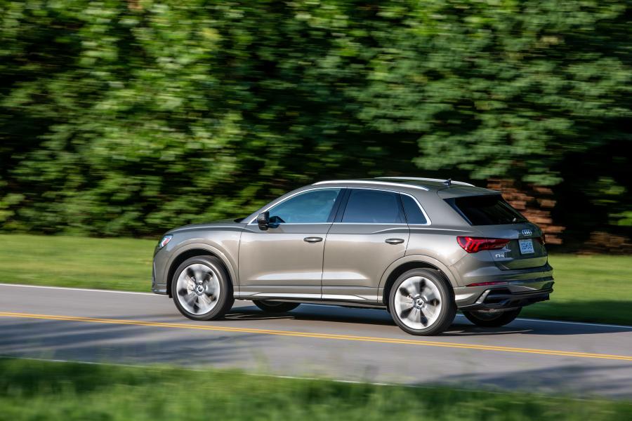  Audi Q3 2.0 TFSI Quattro S-Line 2019 года  (NA) (фото 31 из 42)